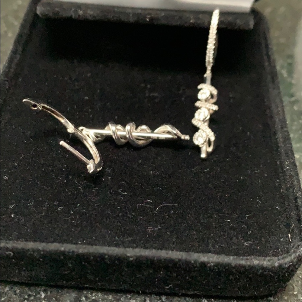 Diamond earrings - Picture 3 of 5